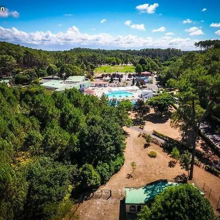 Πάρκο διακοπών Village Sous Les Pins *